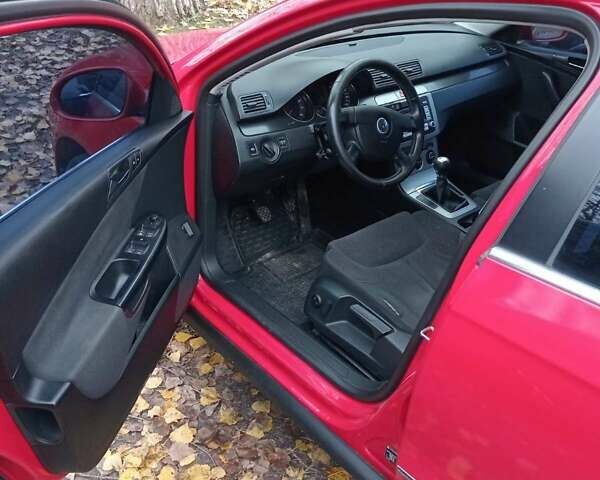 Красный Фольксваген Пассат, объемом двигателя 2 л и пробегом 314 тыс. км за 5300 $, фото 6 на Automoto.ua