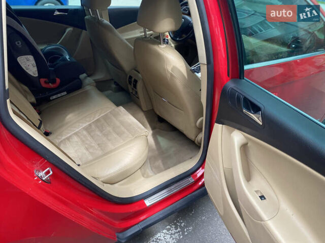 Красный Фольксваген Пассат, объемом двигателя 2 л и пробегом 290 тыс. км за 6500 $, фото 10 на Automoto.ua