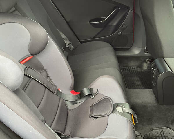 Красный Фольксваген Пассат, объемом двигателя 1.97 л и пробегом 235 тыс. км за 7200 $, фото 7 на Automoto.ua