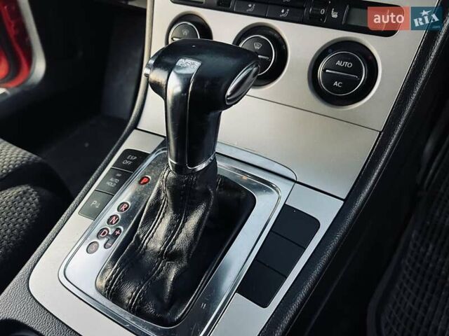 Красный Фольксваген Пассат, объемом двигателя 0 л и пробегом 235 тыс. км за 4999 $, фото 12 на Automoto.ua