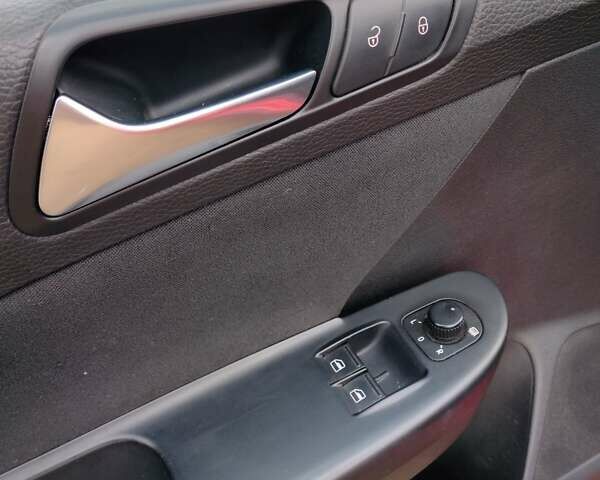 Червоний Фольксваген Пассат, об'ємом двигуна 1.4 л та пробігом 226 тис. км за 5500 $, фото 15 на Automoto.ua