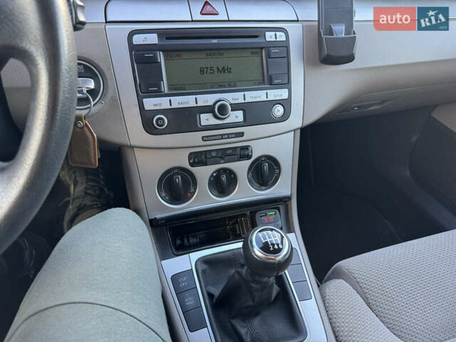 Красный Фольксваген Пассат, объемом двигателя 1.4 л и пробегом 200 тыс. км за 4750 $, фото 13 на Automoto.ua