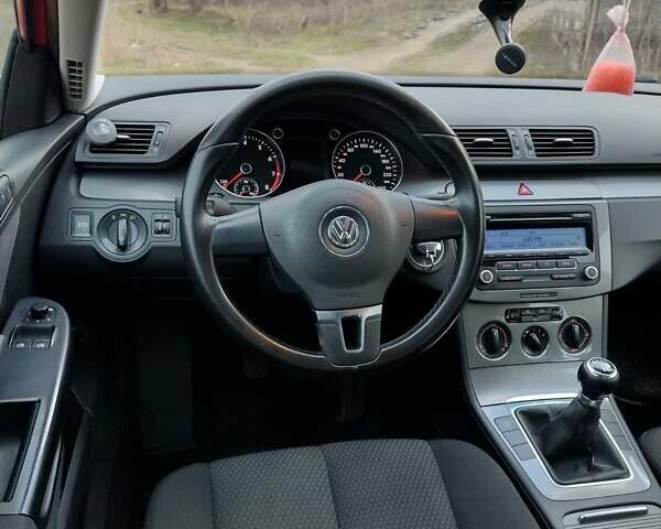 Червоний Фольксваген Пассат, об'ємом двигуна 1.4 л та пробігом 226 тис. км за 5500 $, фото 7 на Automoto.ua