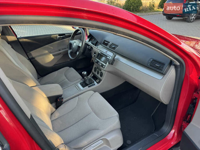 Красный Фольксваген Пассат, объемом двигателя 1.4 л и пробегом 200 тыс. км за 4750 $, фото 4 на Automoto.ua