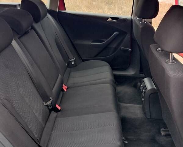 Червоний Фольксваген Пассат, об'ємом двигуна 1.4 л та пробігом 226 тис. км за 5500 $, фото 11 на Automoto.ua