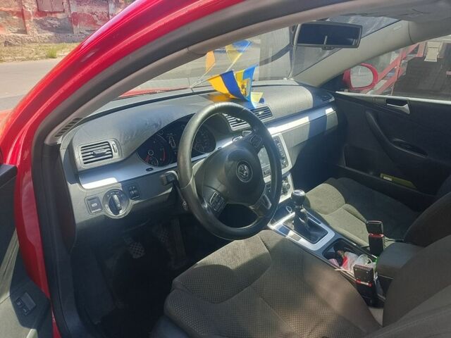 Красный Фольксваген Пассат, объемом двигателя 1.6 л и пробегом 311 тыс. км за 6200 $, фото 5 на Automoto.ua