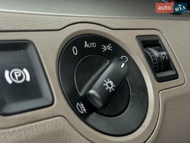 Червоний Фольксваген Пассат, об'ємом двигуна 1.4 л та пробігом 294 тис. км за 6550 $, фото 23 на Automoto.ua