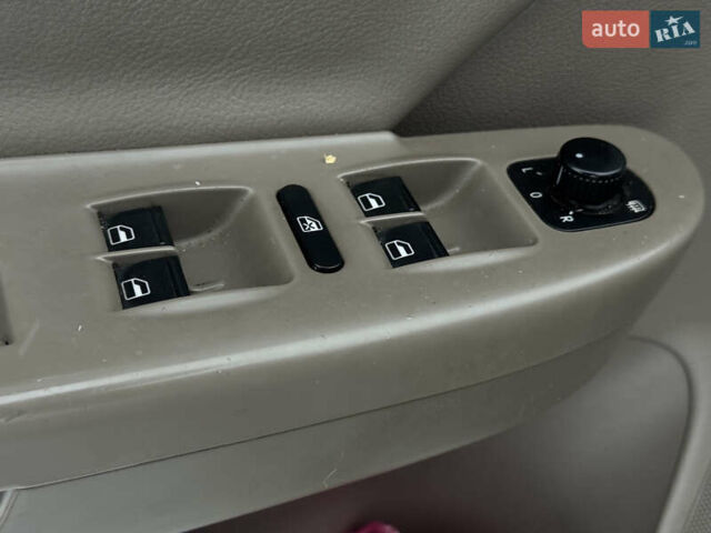 Червоний Фольксваген Пассат, об'ємом двигуна 1.4 л та пробігом 294 тис. км за 6550 $, фото 18 на Automoto.ua