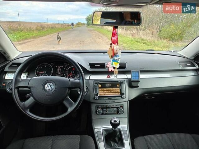 Красный Фольксваген Пассат, объемом двигателя 1.6 л и пробегом 269 тыс. км за 6300 $, фото 3 на Automoto.ua