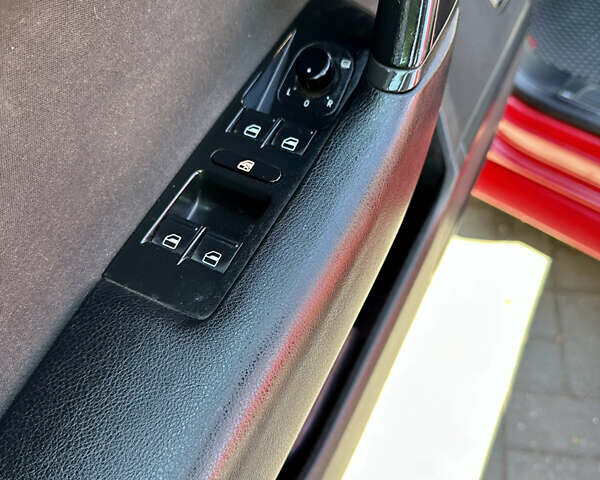 Червоний Фольксваген Пассат, об'ємом двигуна 1.6 л та пробігом 270 тис. км за 8999 $, фото 26 на Automoto.ua