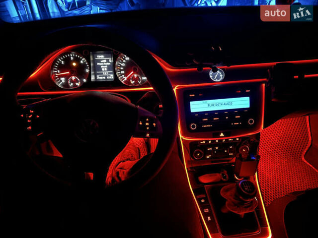Червоний Фольксваген Пассат, об'ємом двигуна 1.6 л та пробігом 270 тис. км за 8999 $, фото 34 на Automoto.ua