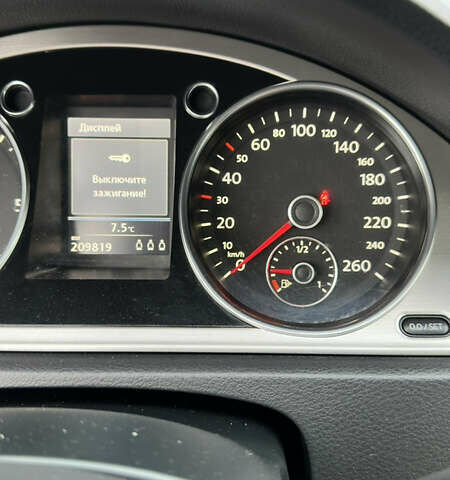 Красный Фольксваген Пассат, объемом двигателя 1.97 л и пробегом 209 тыс. км за 11900 $, фото 29 на Automoto.ua