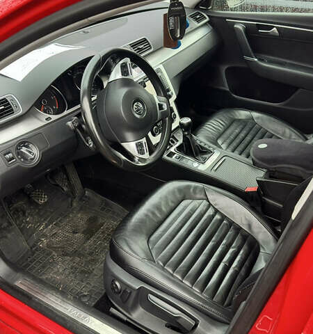 Красный Фольксваген Пассат, объемом двигателя 1.97 л и пробегом 209 тыс. км за 11900 $, фото 28 на Automoto.ua