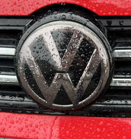 Красный Фольксваген Пассат, объемом двигателя 1.97 л и пробегом 209 тыс. км за 11900 $, фото 13 на Automoto.ua