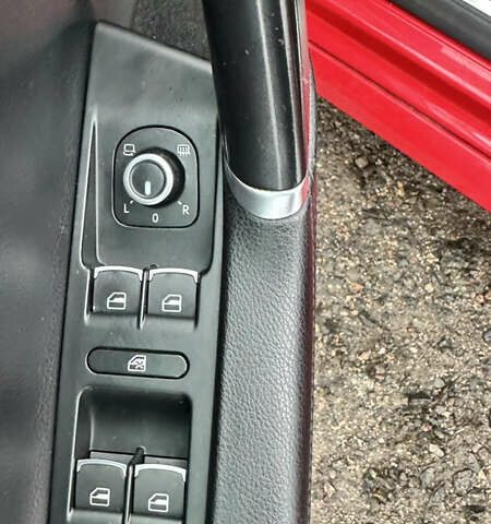 Красный Фольксваген Пассат, объемом двигателя 1.97 л и пробегом 209 тыс. км за 11900 $, фото 26 на Automoto.ua