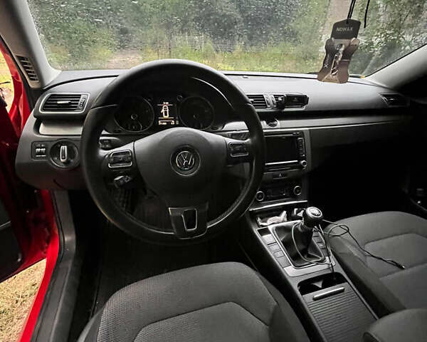 Красный Фольксваген Пассат, объемом двигателя 1.39 л и пробегом 280 тыс. км за 7500 $, фото 8 на Automoto.ua