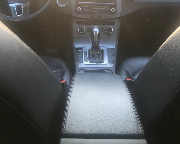 Червоний Фольксваген Пассат, об'ємом двигуна 2 л та пробігом 321 тис. км за 8900 $, фото 17 на Automoto.ua