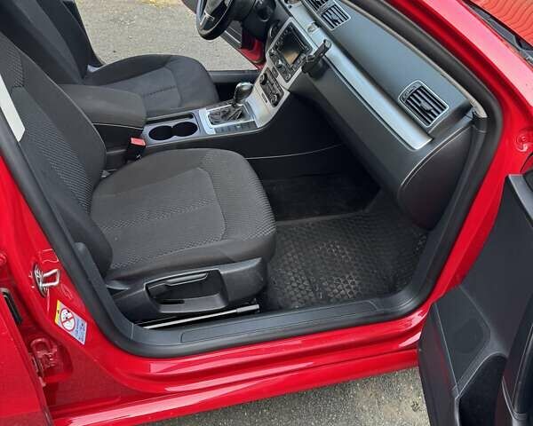 Красный Фольксваген Пассат, объемом двигателя 2 л и пробегом 205 тыс. км за 9450 $, фото 18 на Automoto.ua