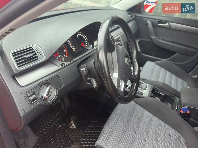 Красный Фольксваген Пассат, объемом двигателя 1.39 л и пробегом 275 тыс. км за 7200 $, фото 20 на Automoto.ua