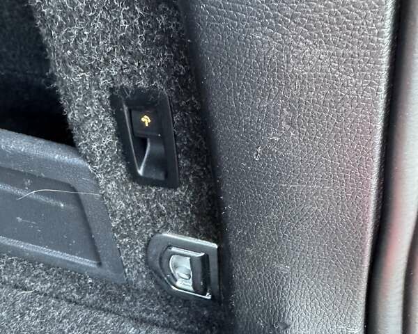 Красный Фольксваген Пассат, объемом двигателя 2 л и пробегом 205 тыс. км за 9450 $, фото 24 на Automoto.ua