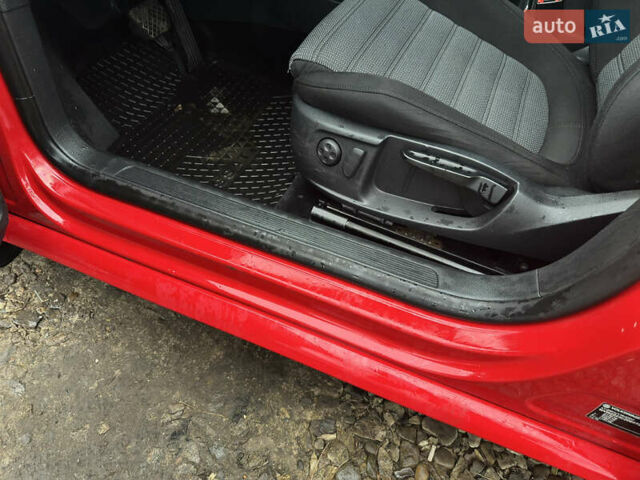 Красный Фольксваген Пассат, объемом двигателя 1.39 л и пробегом 275 тыс. км за 7200 $, фото 22 на Automoto.ua