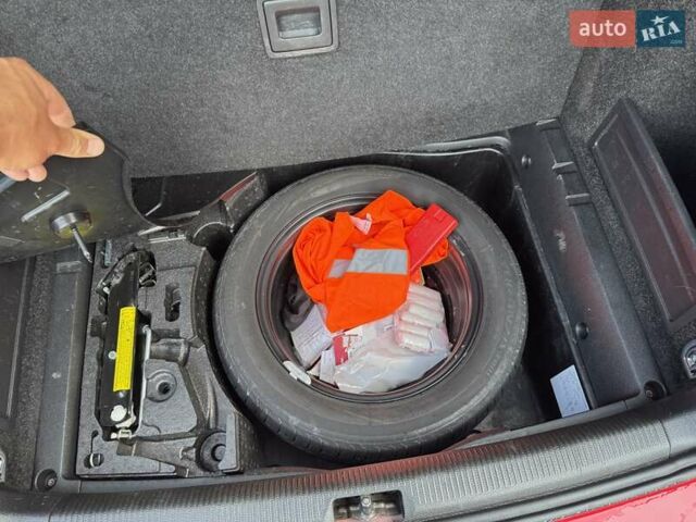 Красный Фольксваген Пассат, объемом двигателя 2 л и пробегом 205 тыс. км за 9450 $, фото 23 на Automoto.ua