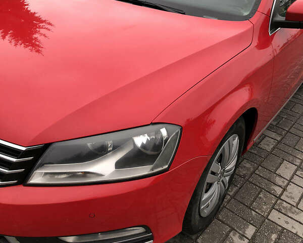 Красный Фольксваген Пассат, объемом двигателя 1.6 л и пробегом 211 тыс. км за 9800 $, фото 2 на Automoto.ua