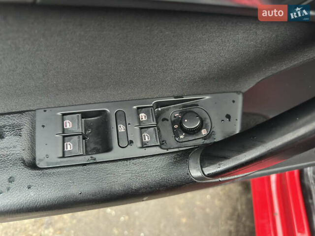 Красный Фольксваген Пассат, объемом двигателя 1.39 л и пробегом 275 тыс. км за 7200 $, фото 19 на Automoto.ua