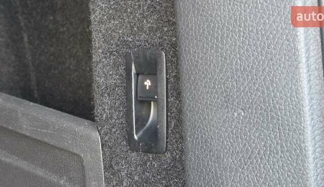 Красный Фольксваген Пассат, объемом двигателя 1.97 л и пробегом 265 тыс. км за 9900 $, фото 32 на Automoto.ua