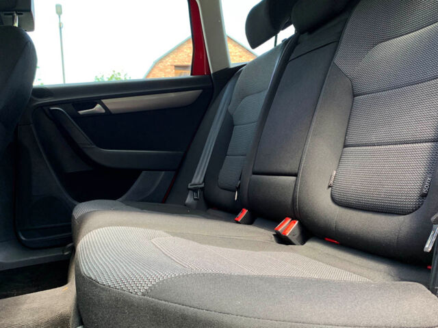 Красный Фольксваген Пассат, объемом двигателя 2 л и пробегом 327 тыс. км за 11550 $, фото 14 на Automoto.ua