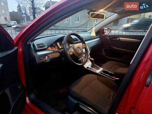 Красный Фольксваген Пассат, объемом двигателя 2 л и пробегом 275 тыс. км за 8555 $, фото 12 на Automoto.ua