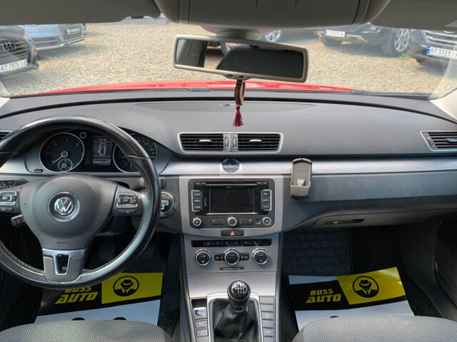 Красный Фольксваген Пассат, объемом двигателя 2 л и пробегом 327 тыс. км за 11550 $, фото 16 на Automoto.ua