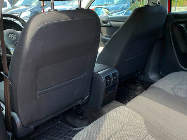 Красный Фольксваген Пассат, объемом двигателя 2 л и пробегом 327 тыс. км за 11550 $, фото 13 на Automoto.ua