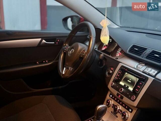 Красный Фольксваген Пассат, объемом двигателя 2 л и пробегом 275 тыс. км за 8555 $, фото 16 на Automoto.ua