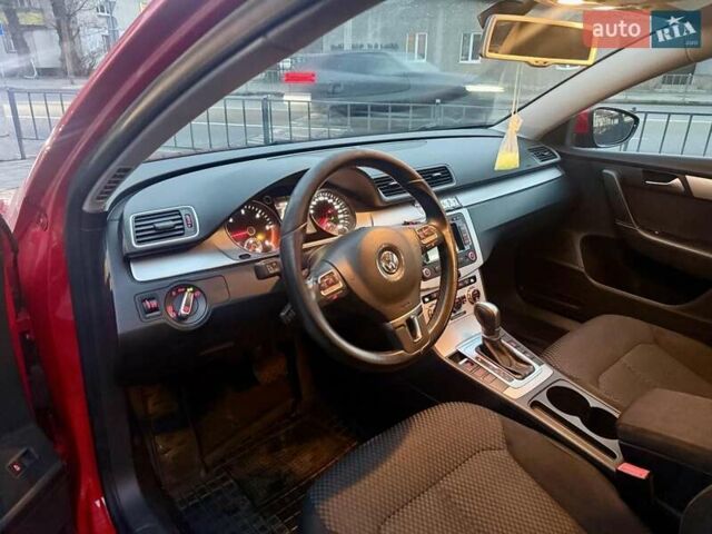 Красный Фольксваген Пассат, объемом двигателя 2 л и пробегом 275 тыс. км за 8555 $, фото 10 на Automoto.ua