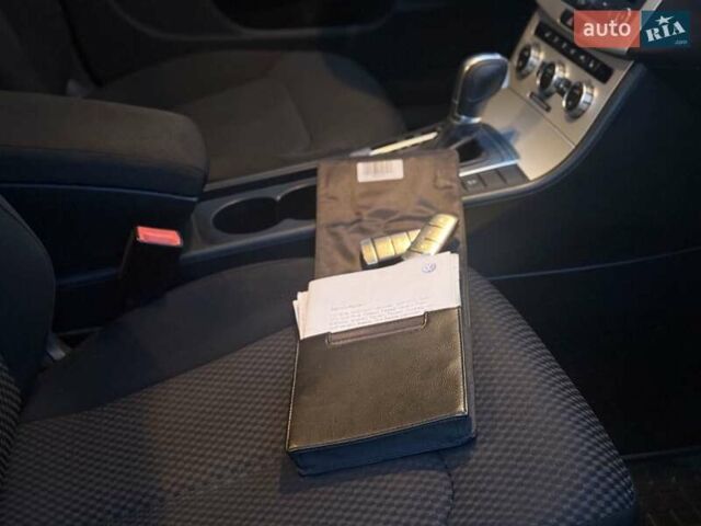 Красный Фольксваген Пассат, объемом двигателя 2 л и пробегом 275 тыс. км за 8555 $, фото 26 на Automoto.ua