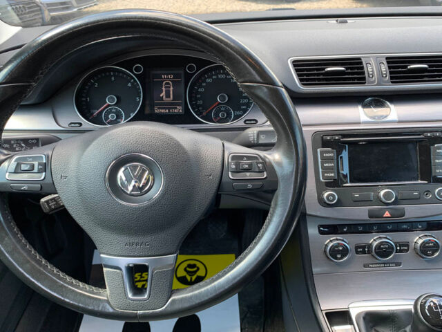 Красный Фольксваген Пассат, объемом двигателя 2 л и пробегом 327 тыс. км за 11550 $, фото 15 на Automoto.ua