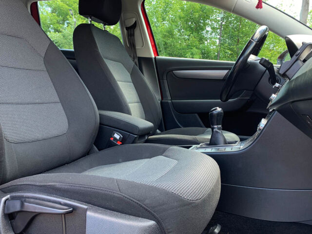 Красный Фольксваген Пассат, объемом двигателя 2 л и пробегом 327 тыс. км за 11550 $, фото 19 на Automoto.ua