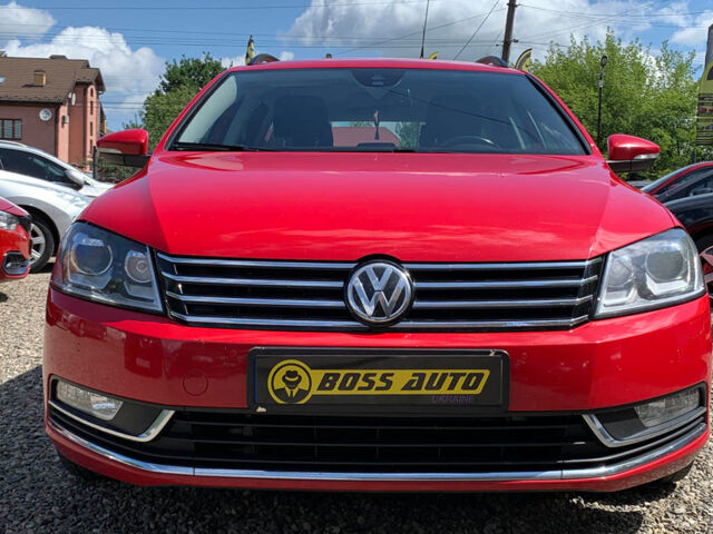 Красный Фольксваген Пассат, объемом двигателя 2 л и пробегом 327 тыс. км за 11550 $, фото 1 на Automoto.ua