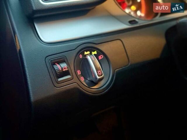 Красный Фольксваген Пассат, объемом двигателя 2 л и пробегом 275 тыс. км за 8555 $, фото 22 на Automoto.ua