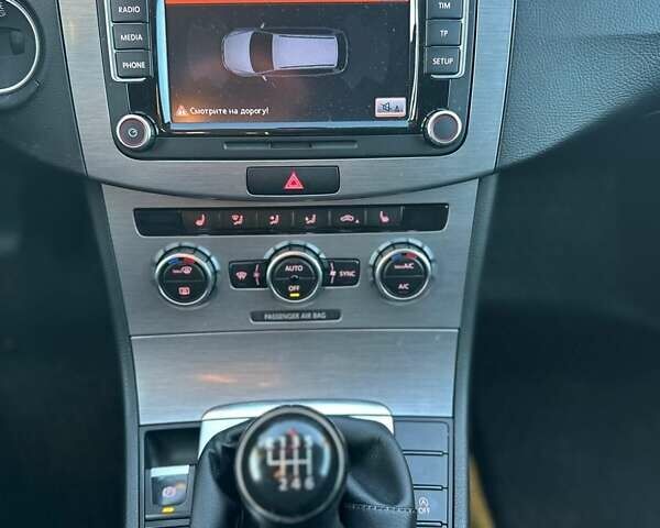 Червоний Фольксваген Пассат, об'ємом двигуна 1.97 л та пробігом 288 тис. км за 11500 $, фото 14 на Automoto.ua