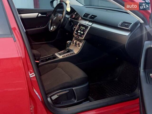 Красный Фольксваген Пассат, объемом двигателя 2 л и пробегом 275 тыс. км за 8555 $, фото 17 на Automoto.ua