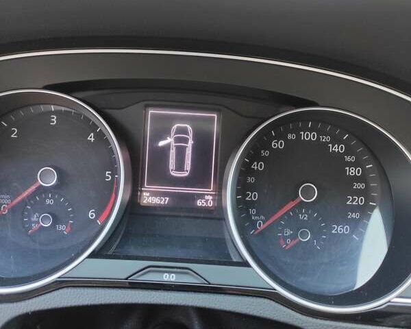 Червоний Фольксваген Пассат, об'ємом двигуна 2 л та пробігом 270 тис. км за 14200 $, фото 7 на Automoto.ua