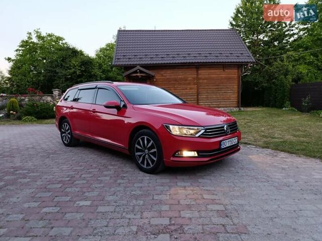 Красный Фольксваген Пассат, объемом двигателя 1.6 л и пробегом 250 тыс. км за 11300 $, фото 1 на Automoto.ua