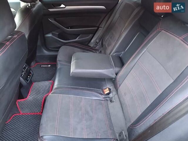 Красный Фольксваген Пассат, объемом двигателя 1.6 л и пробегом 250 тыс. км за 11300 $, фото 18 на Automoto.ua