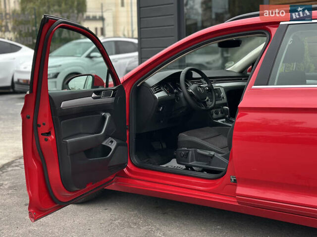 Красный Фольксваген Пассат, объемом двигателя 1.6 л и пробегом 276 тыс. км за 14300 $, фото 24 на Automoto.ua