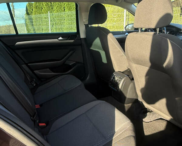 Красный Фольксваген Пассат, объемом двигателя 1.97 л и пробегом 301 тыс. км за 14800 $, фото 15 на Automoto.ua