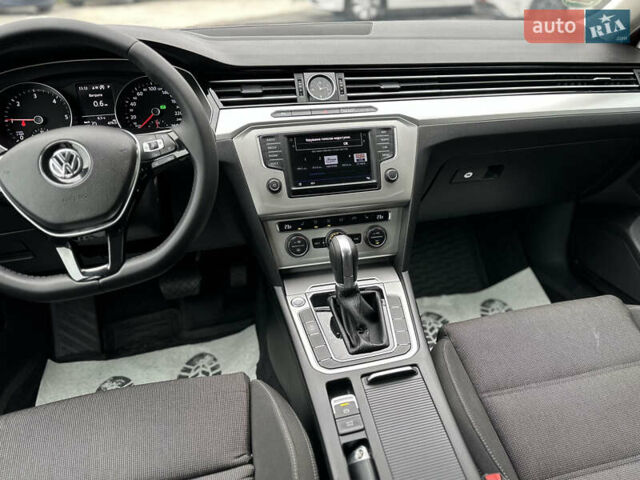 Красный Фольксваген Пассат, объемом двигателя 1.6 л и пробегом 276 тыс. км за 14300 $, фото 43 на Automoto.ua