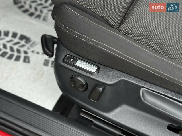 Красный Фольксваген Пассат, объемом двигателя 1.6 л и пробегом 276 тыс. км за 14300 $, фото 28 на Automoto.ua