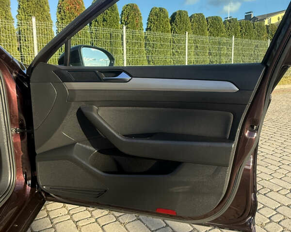 Красный Фольксваген Пассат, объемом двигателя 1.97 л и пробегом 301 тыс. км за 14800 $, фото 14 на Automoto.ua